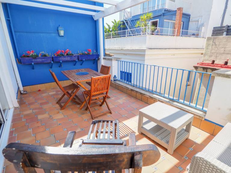 Apartment with patio | Sea view — photo 2