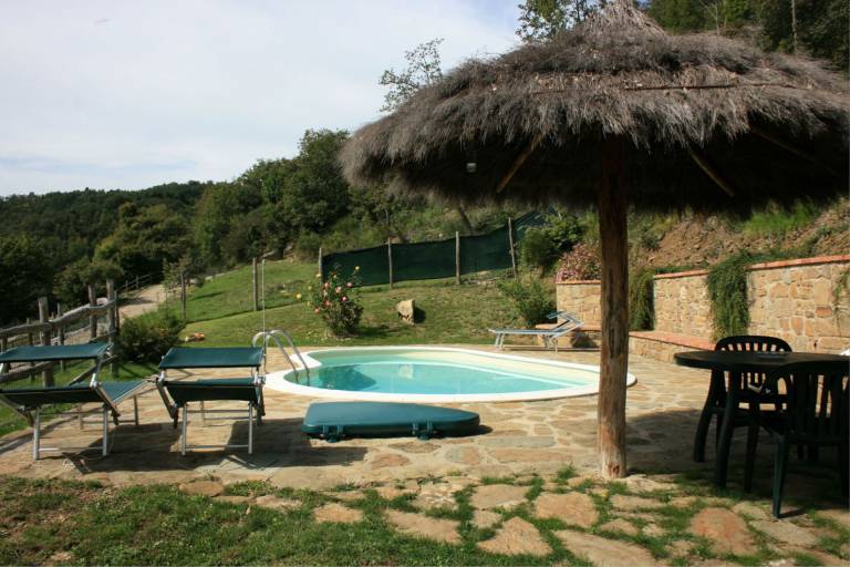 Very old stone farmhouse perfect for 5 persons with private garden and pool. Completely fenced plot. — photo 2