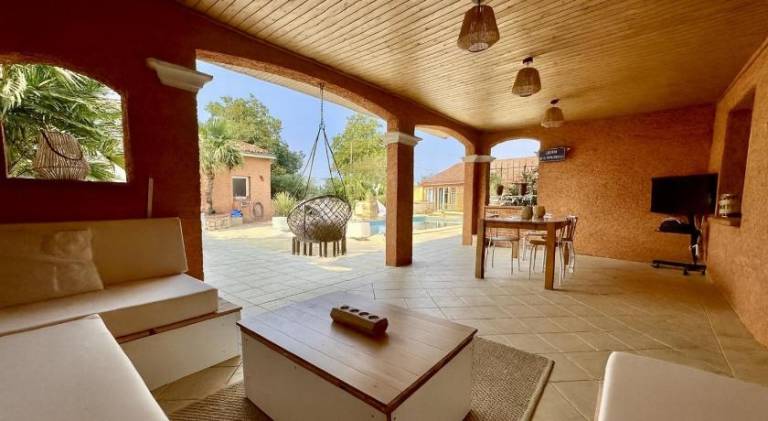 House with pool & hot tub — photo 4