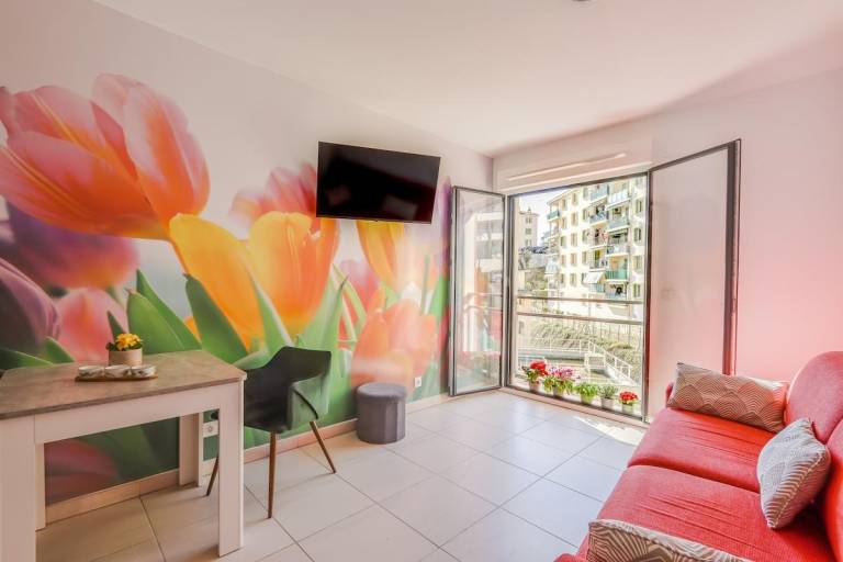 Vacation home with pool in Menton