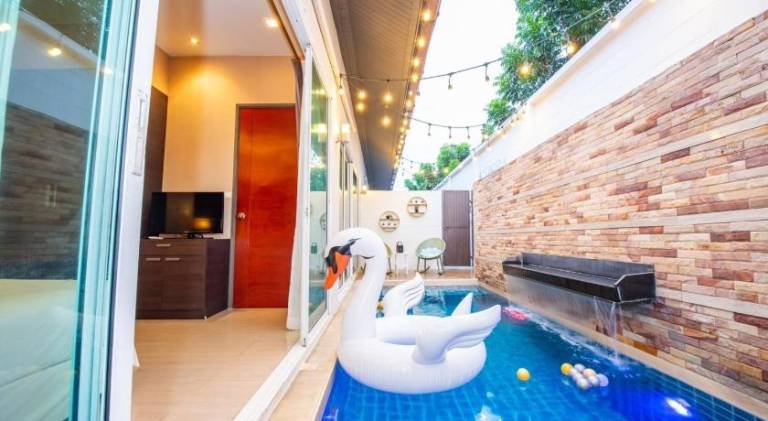 Villa with BBQ, terrace & private pool — photo 4