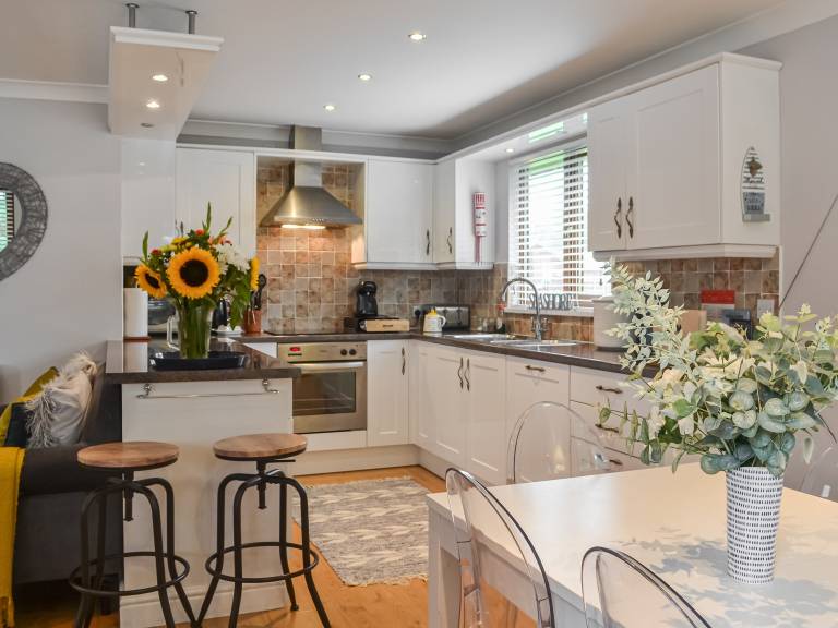 Family-oriented lovely cottage with grill | River view | Next to the beach | Pets are welcome — photo 3