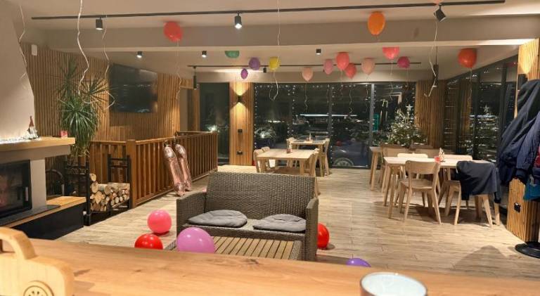 Chalet with barbeque, patio & garden — photo 4