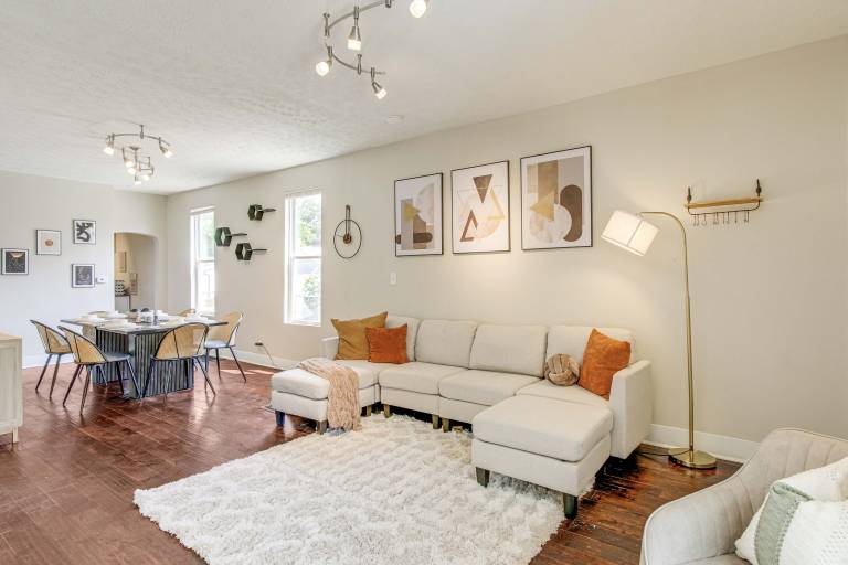 6 Mi to Ohio State Walkable Home in S Columbus