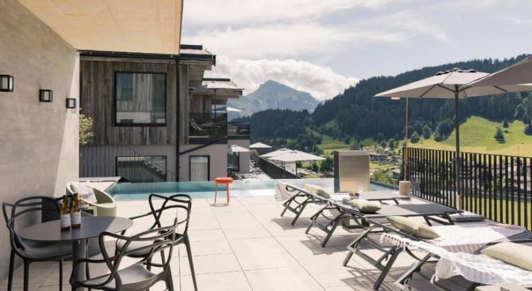 Serviced apartment with pool, jacuzzi & patio | Good for workation | Pet-friendly — photo 3