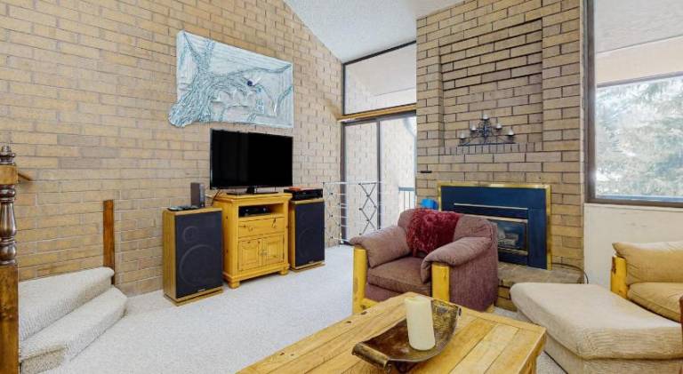 Rental apartment with hot tub & pool — photo 2
