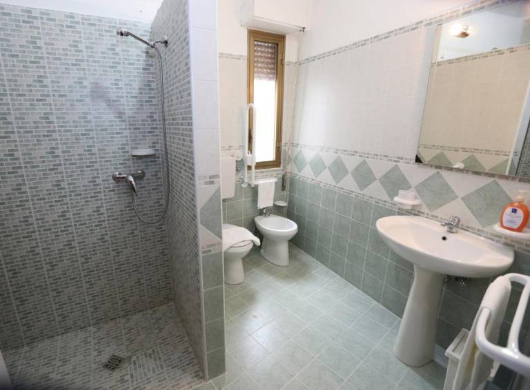 Family-oriented pleasant house with patio & grill | City view | Dogs allowed — photo 4