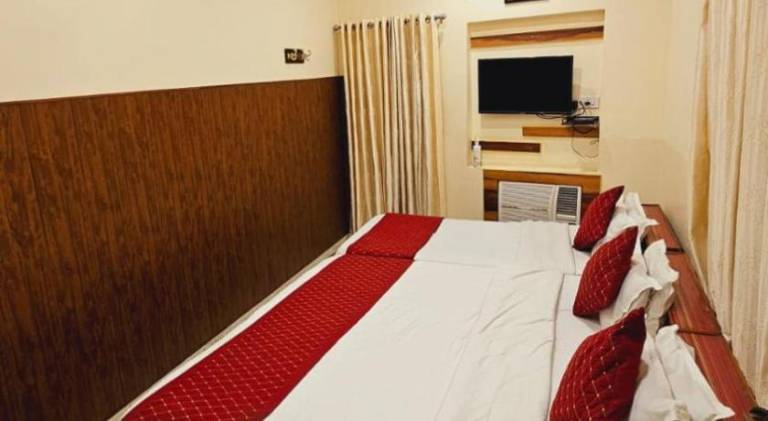 Bhagyashree Guest House 2 KM to Vishwanath Temple, Ganga Ghat Parking Available — photo 2