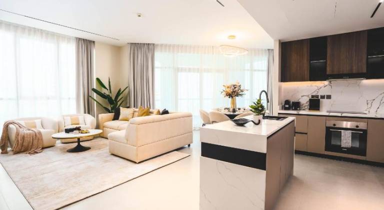 Rental apartment with jacuzzi & pool in Abu Dhabi