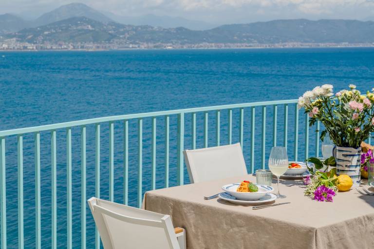 Villa with terrace, yard & jacuzzi | Sea view — photo 2