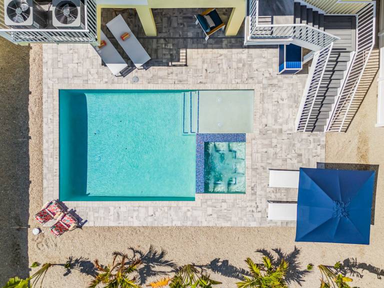 Vacation home with private pool — photo 5