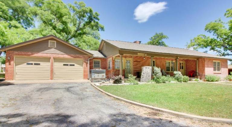 Vacation home with 2 rooms for 9 persons in Fredericksburg, TX