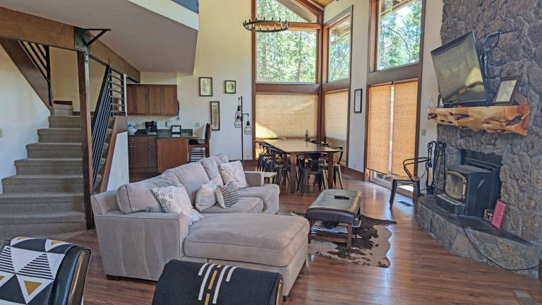 Vacation home with BBQ, pool & jacuzzi — photo 3
