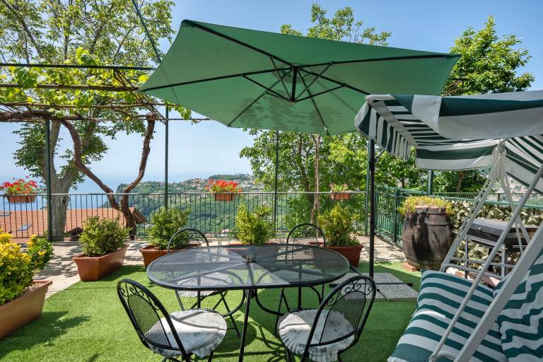 Apartment 'Bella Veduta Luna' with Sea and Mountain View, Wi-Fi and Air Conditioning in Agerola