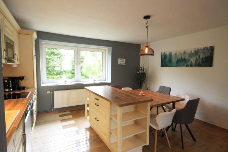 Fully equipped spacious vacation home with grill, yard & patio | Dogs allowed — photo 3