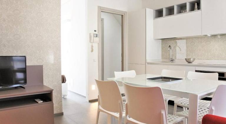 Apartment with terrace & yard — photo 2