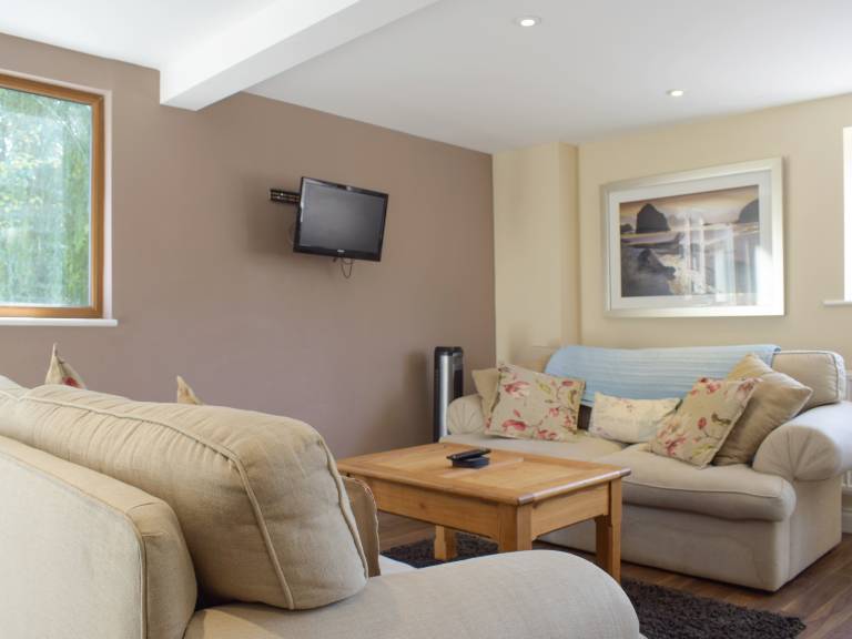 Family-oriented cottage with garden & barbecue | River view | Dogs allowed — photo 3