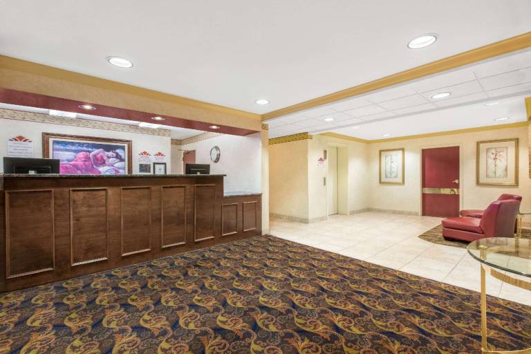 Lancaster Suites — photo 3