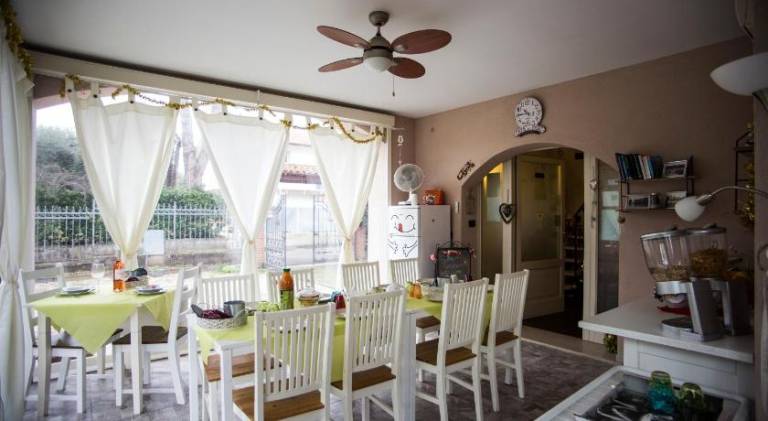 Vacation home with terrace, yard & grill — photo 3