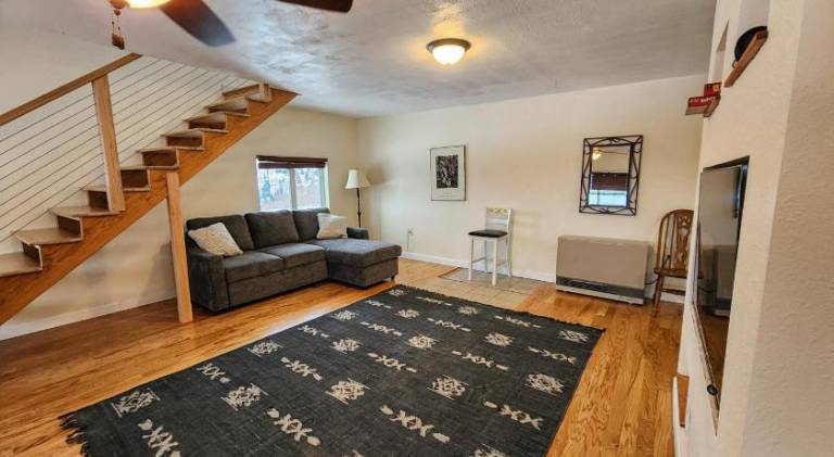 House with 1 room for 4 persons in Anchorage, AK