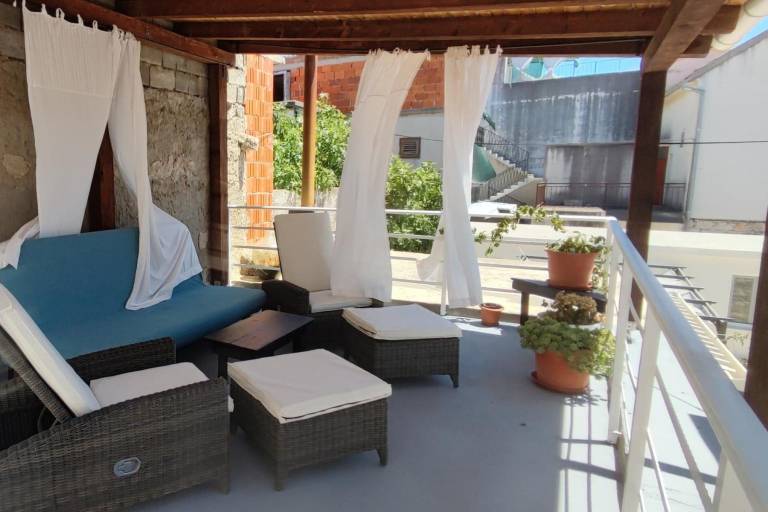 Stunning 2-Bed House in Jezera with Sea views — photo 4