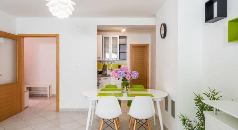 Rental apartment with patio | Perfect for remote work — photo 2