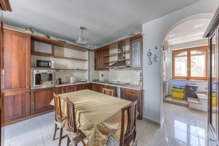Holiday apartment with patio | City view — photo 5