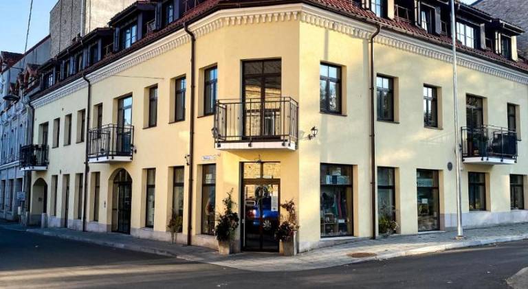 Cohost I OldTown 60m2 APT w-Garage Parking, Balcony & Self Check-in — photo 4