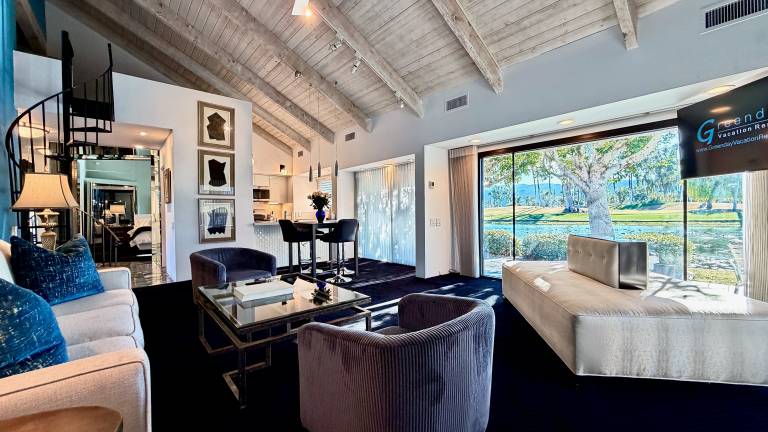 Condo with hot tub, pool & barbeque | Mountain view — photo 3