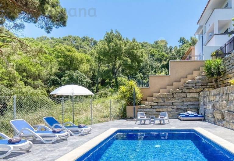Villa with barbecue, patio & private pool | Mountain view — photo 2