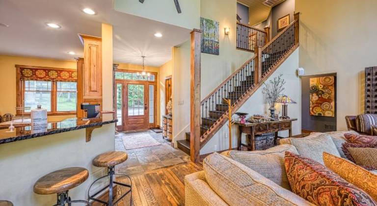 House with hot tub | Pets are welcome — photo 5