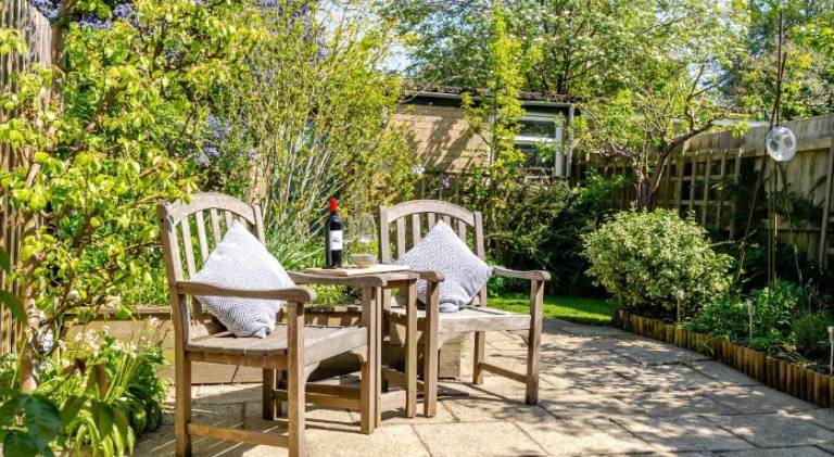 Vacation home with patio | Next to Round Church — photo 2