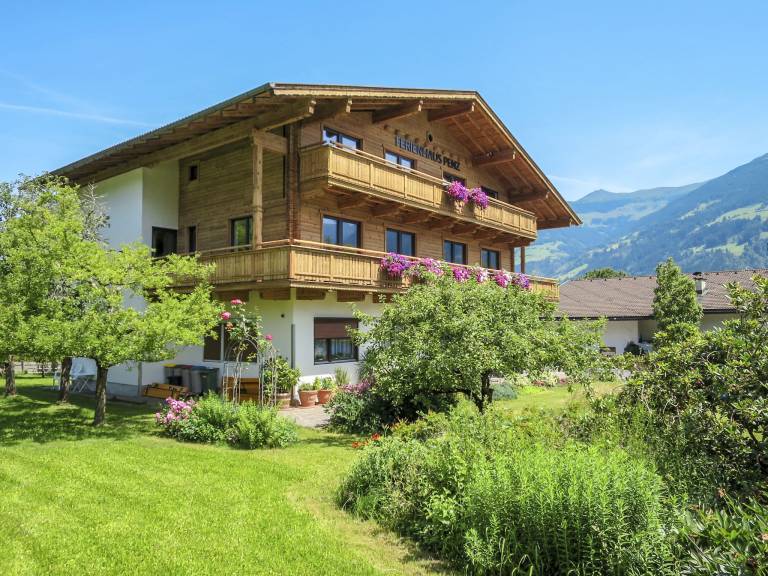 Ferienhaus mit Hund in Fügen, Zillertal für max. 25 Gäste