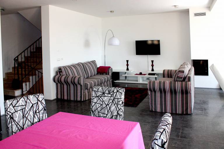 Fully equipped beautiful house with yard, private pool & grill | Garden view | Pet-friendly — photo 3