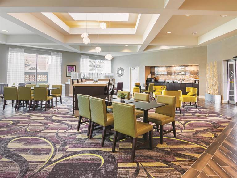 La Quinta Inn and Suites Fort Worth City View — photo 2