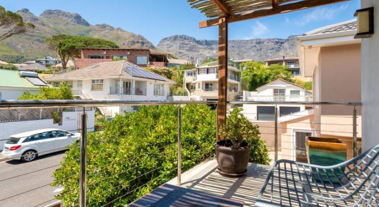 Spacious & Stylish - near Table Mtn & CBD - Garden & Garage in Cape Town