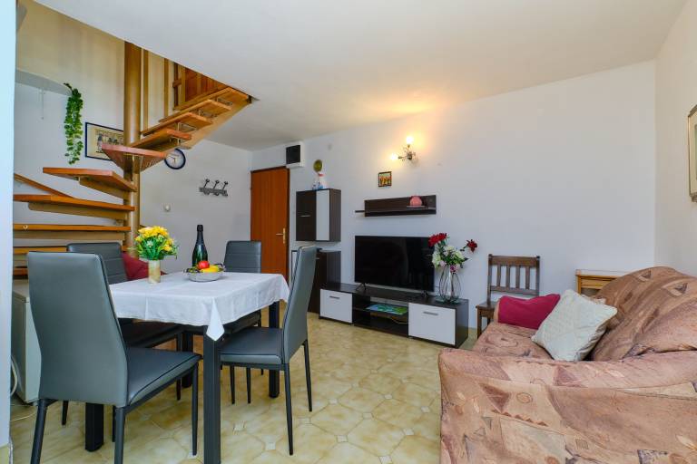 One bedroom apartment with terrace Artatore, Lošinj (A-2509-c) — photo 4