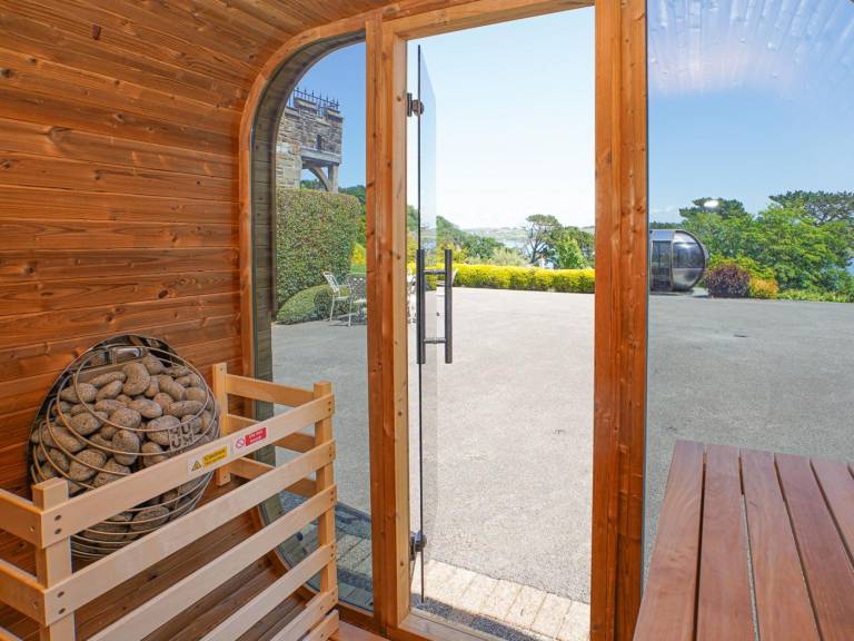 Cottage with sauna, garden & hot tub | Water view — photo 2