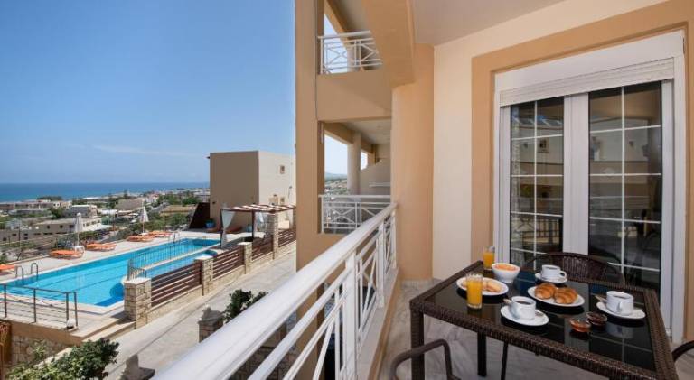 Holiday apartment with pool, hot tub & patio | Pets are welcome — photo 4
