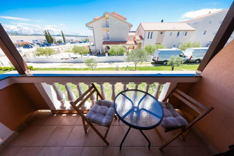 Holiday apartment with patio & barbecue | Sea view — photo 2