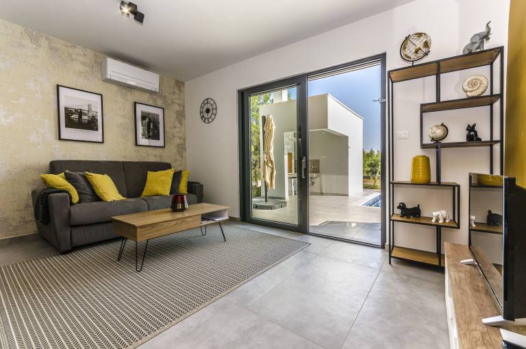 Wonderful rental apartment with barbecue, pool & terrace | Close to the beach | Pet-friendly in Vodice
