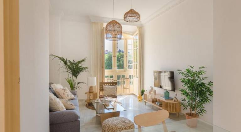 Fully equipped rental apartment with hot tub & terrace | Close to Alcazaba of Málaga | Pets are welcome — photo 3