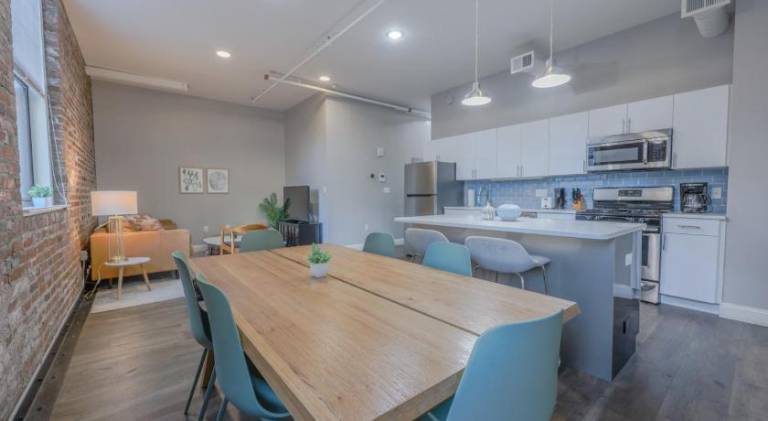 Furnished Luxury 3br, 2ba Loft — photo 3