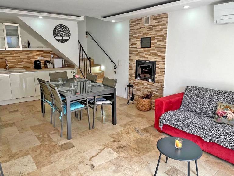 Vacation home with BBQ & terrace — photo 3