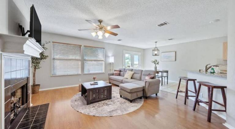 House with 3 rooms for 6 persons in Round Rock, TX