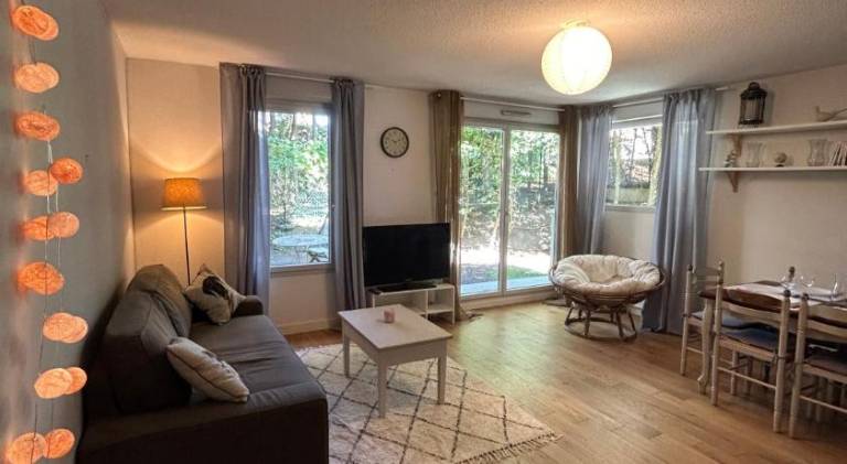 Fully equipped apartment with patio & yard | Perfect for remote work | Pets allowed in Toulouse