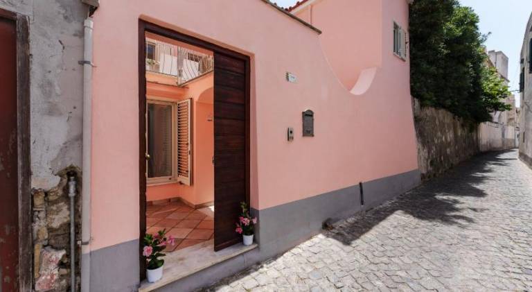 Serviced apartment with terrace | Dogs allowed in Procida