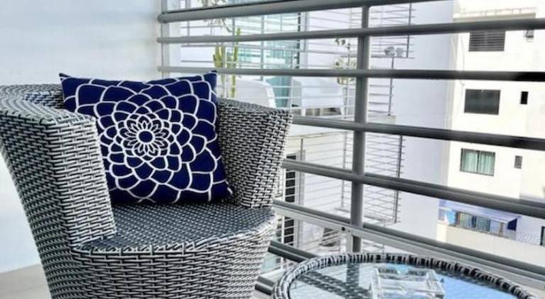 Luxury 5 Beds Penthouse - Private Jacuzzi & Karaoke Bar & Free Parking — photo 4