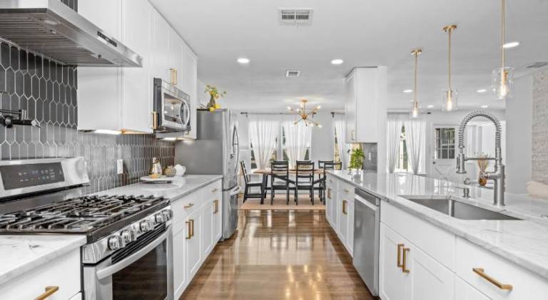 Relaxed Luxury Pet Friendly Home with Pool and Backyard Lounge in San Antonio, TX — photo 3