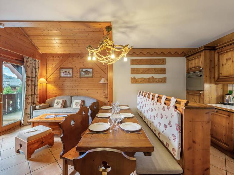 Bright duplex with pool access and pets allowed in Courchevel
